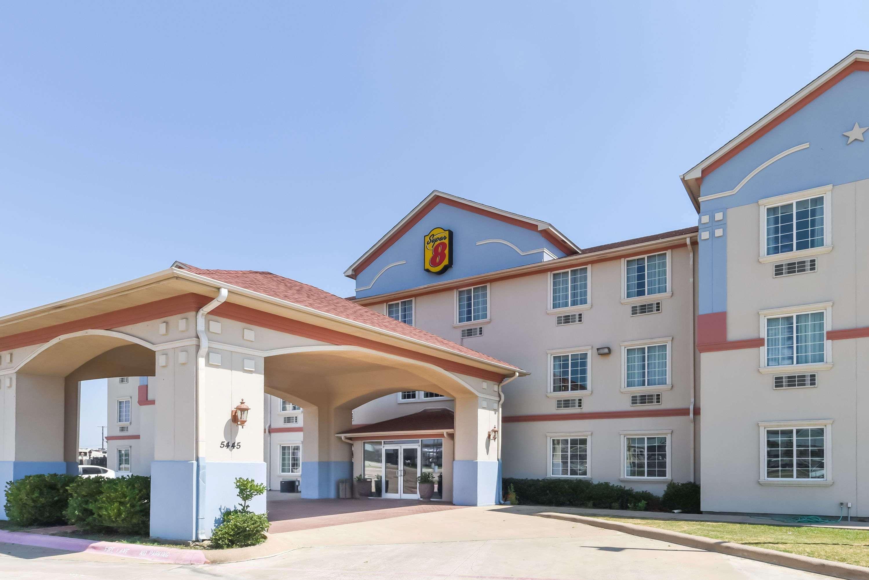 Super 8 By Wyndham Alvarado Exterior photo