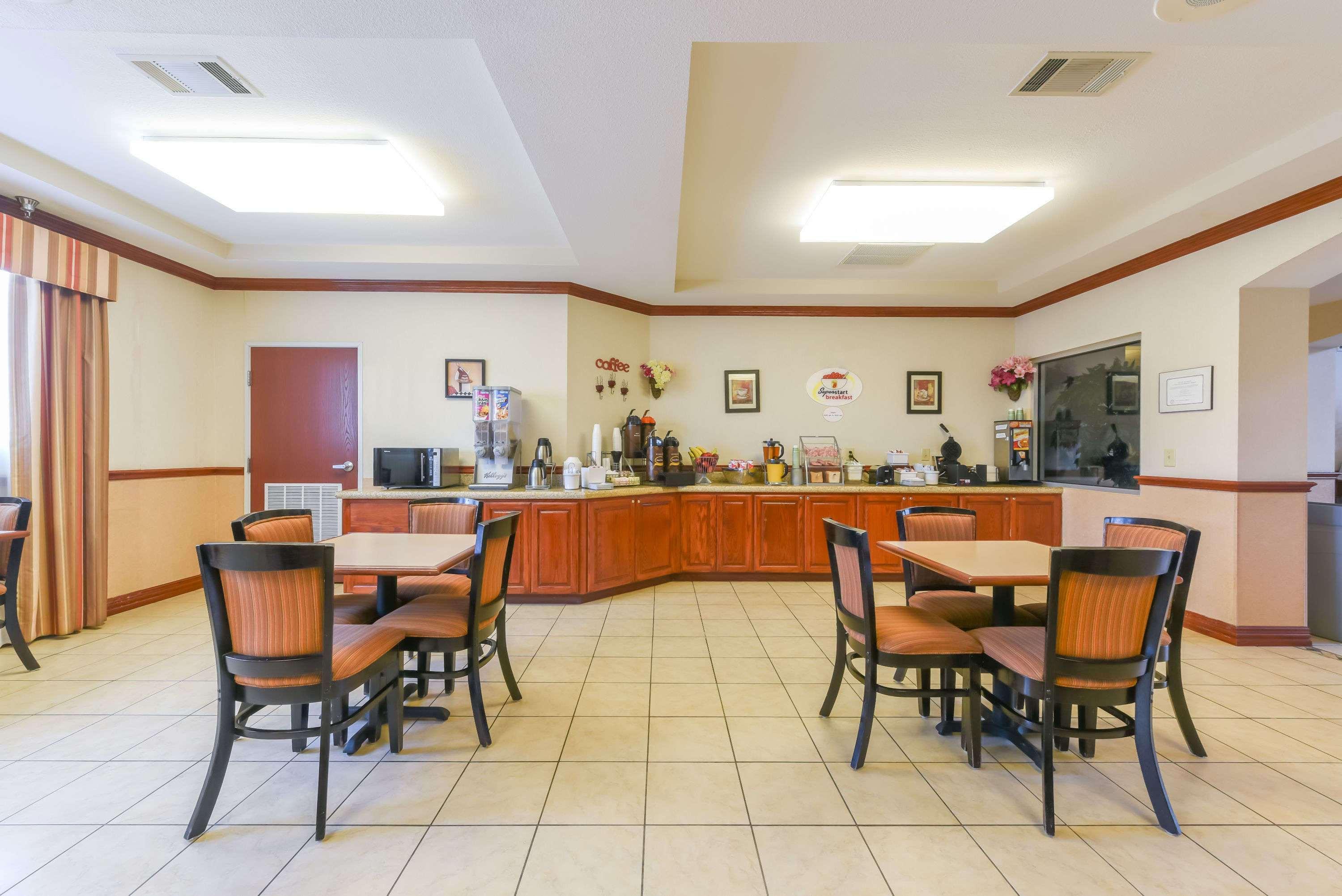 Super 8 By Wyndham Alvarado Exterior photo